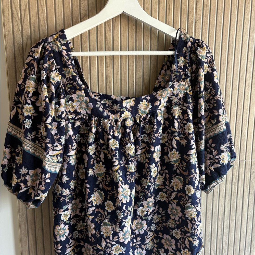 Evereve floral bubble sleeved top